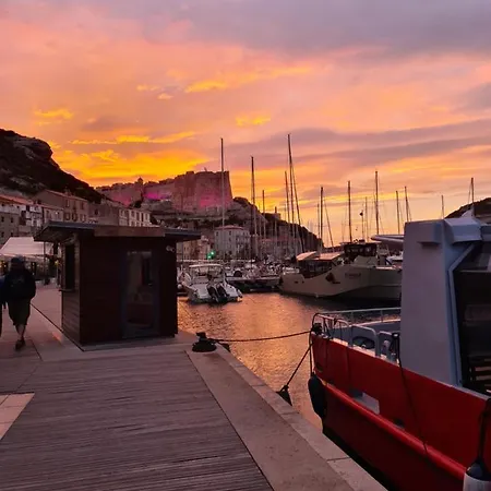 Bed & Breakfast Privee Dans Un Tres Bel Sur Le Port