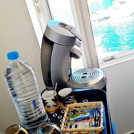 Bed & Breakfast Privee Dans Un Tres Bel Sur Le Port *
